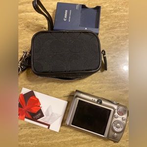 coach signature collection canon 10.0 sd900 camera